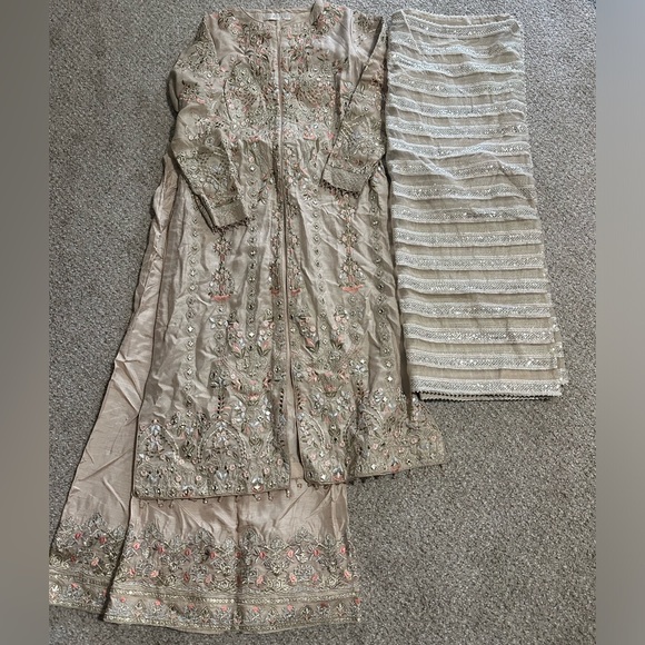 Faiza Saqlain - Arsh - Pakistani 3 piece outfit - Picture 5 of 10